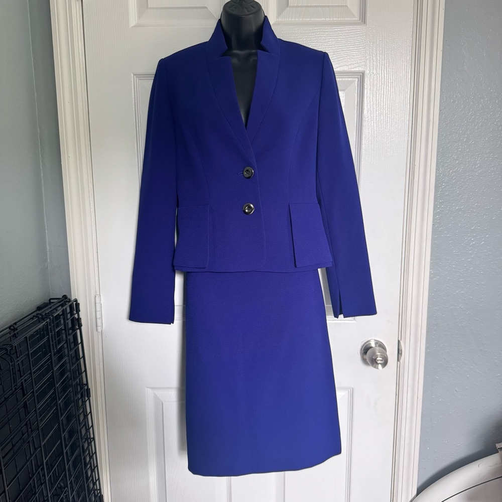 Tahari Vibrant Blue Blazer and Skirt suit Set - size 4
